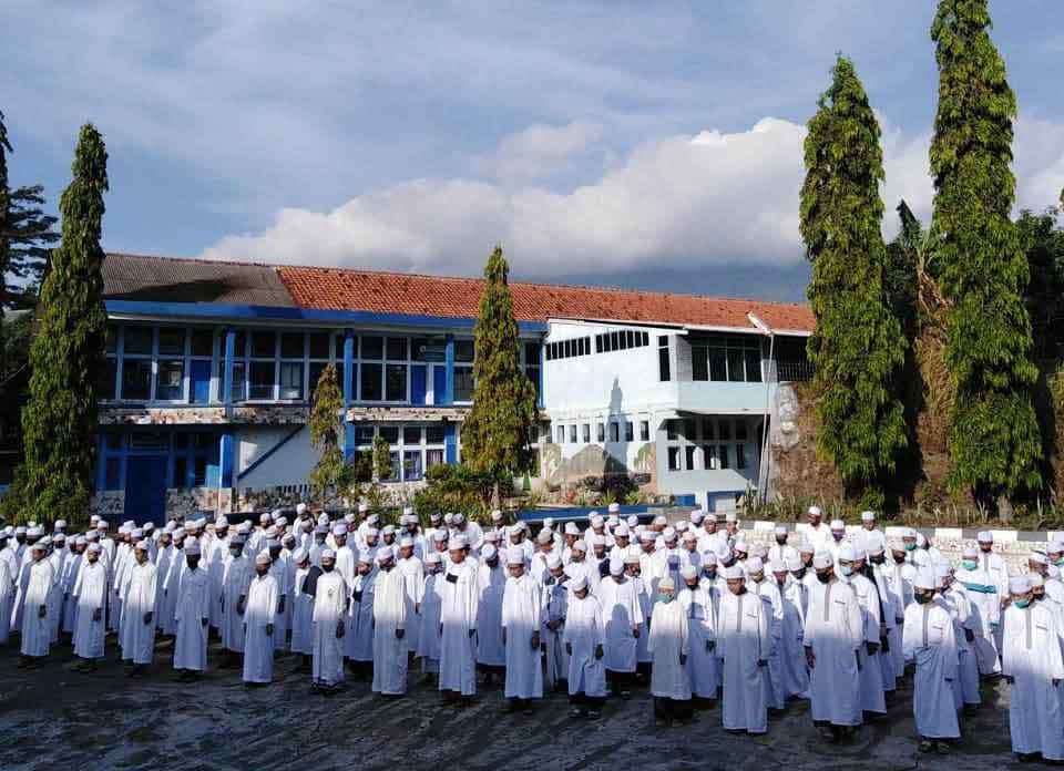 You are currently viewing Pondok Pesantren Kuningan Ainurrafiq: Pusat Pendidikan Islam di Kaki Gunung Ciremai